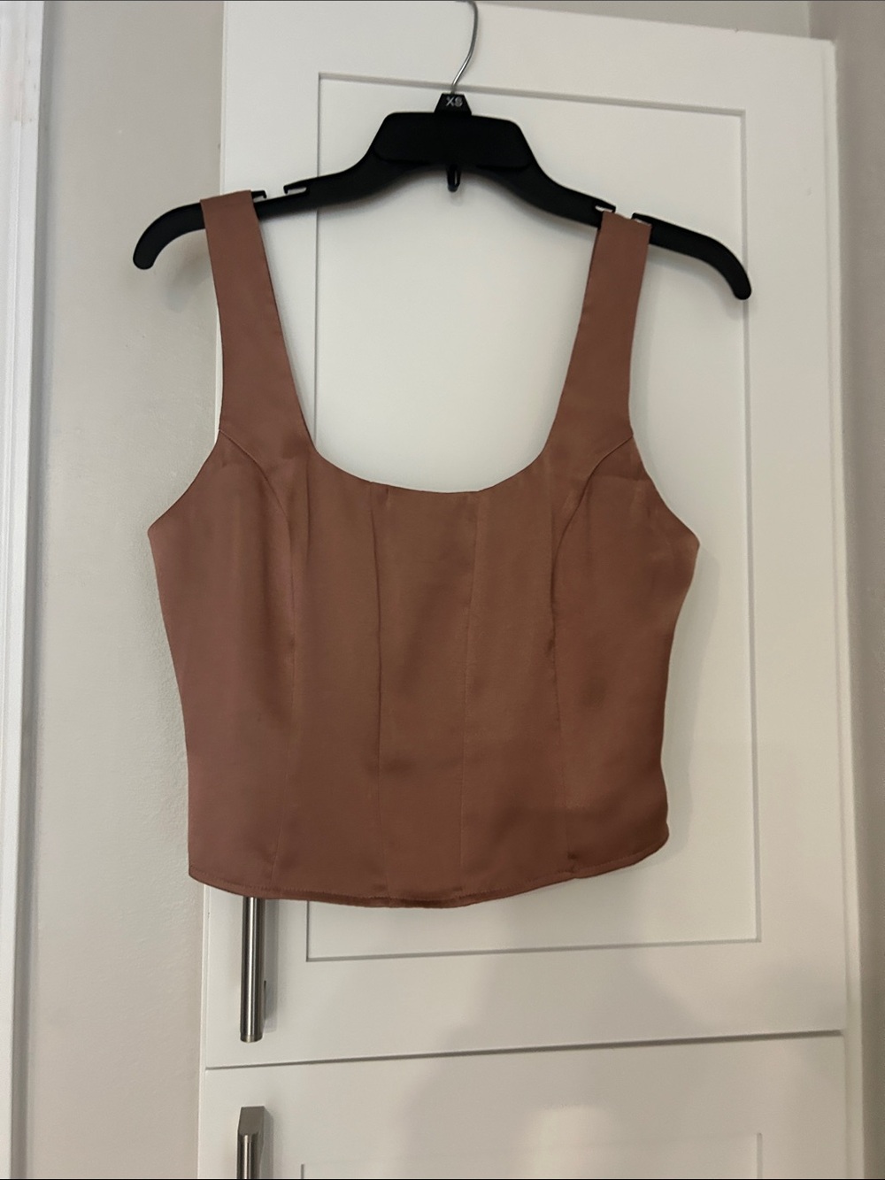 Express Cropped Scoop-Neck Camisole in Mauve Brown